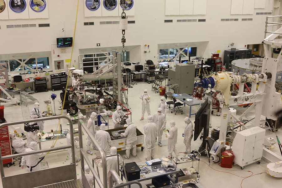 assembling the mars rover at jet propulsion laboratory