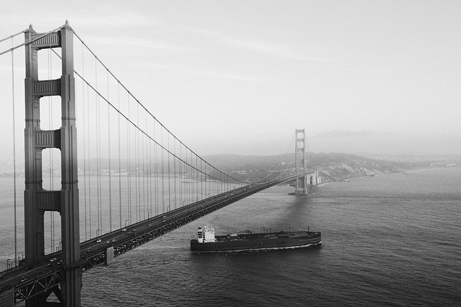 golden gate bridge black and white